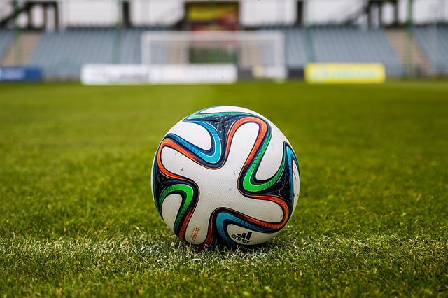 Färgglada strumpor och matchdagar: Så blandas vardag och fotboll på insta